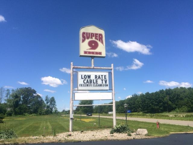 Super 9 Motel Albion Bagian luar foto